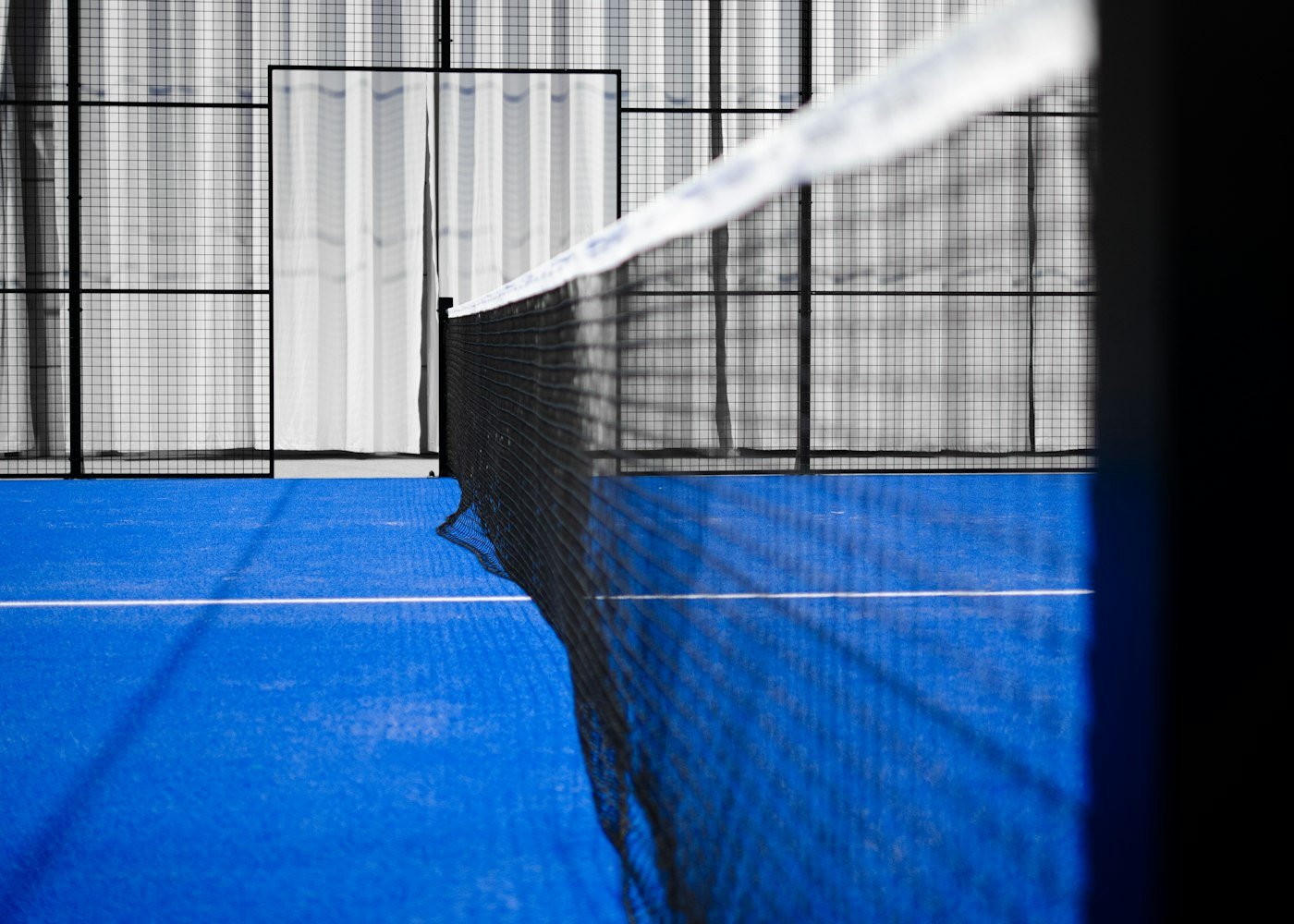 5 Tips Memanfaatkan Dinding Kaca Saat Bermain Padel